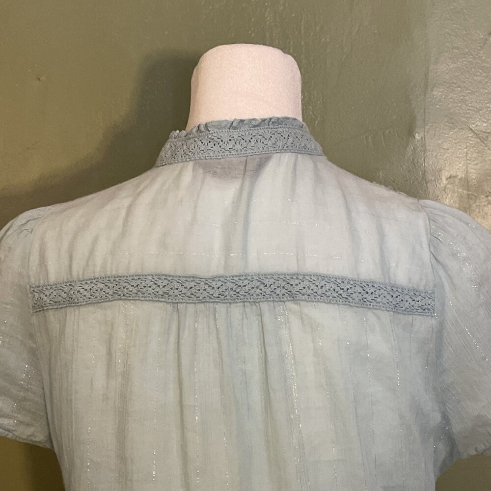Veeko Wms Sz 38 (US 8) Light Blue Embroidered Peasant Top Ruffles Crepe Fabric - Picture 7 of 11